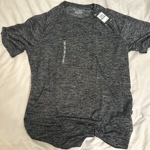 Large men’s under Armour shirt